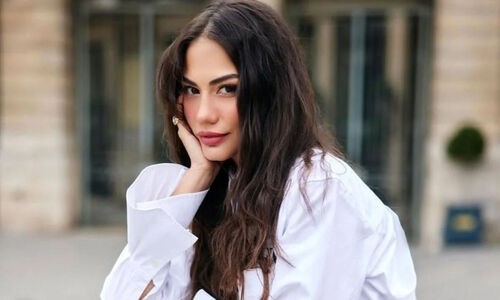 دمت اوزدمیر با استایل کریسمسی متفاوت، همه را شگفت‌زده کرد!