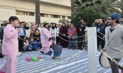 نبض تئاتر معلولان در گلستان؛ استقبال بی‌سابقه از نمایش‌های خیابانی «مرغ شیشه‌ای» و «نمره چهار»