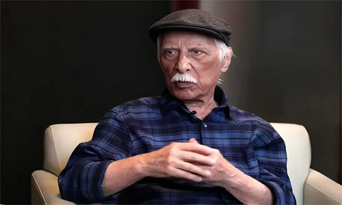 لحظه‌ای دیده نشده از بهرام بیضایی در کنار همسرانش؛ رازهای زندگی این استاد بزرگ تئاتر ایران