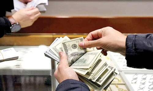 دلار در آستانه ۱۴۰ هزار تومان؛ حذف ارز ترجیحی چگونه سفره مردم را تکان داد؟