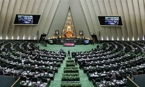 نمایندگان مجلس با انتقادی تند به تیم اقتصادی دولت: معیشت مردم در بحران جدی است!