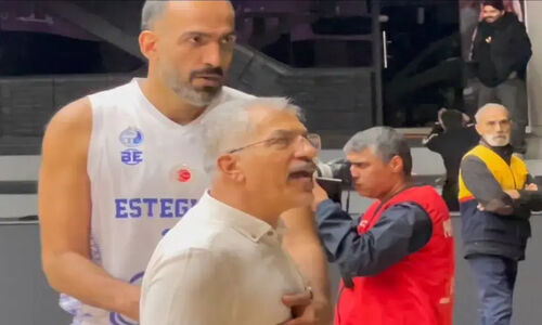 جنجال بزرگ در بازی استقلال به سوی رختکن داوران!