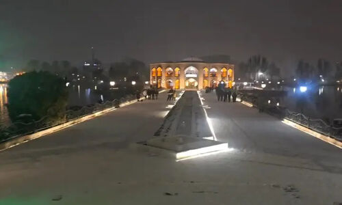عمارت ائل‌گلی تبریز سفیدپوش شد