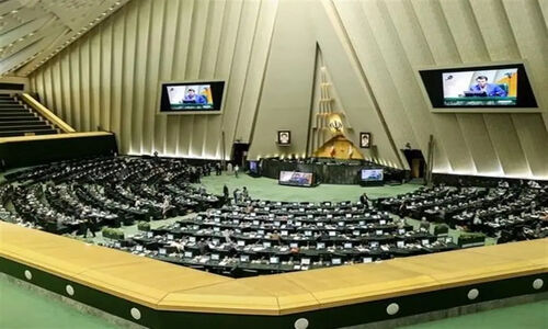 قالیباف در واکنش به نمایندگان: مجلس فردا برقرار است