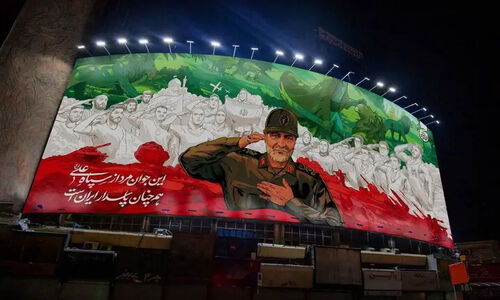 «ایران‌مرد» روی دیوارنگاره میدان ولیعصر (عج) نقش بست