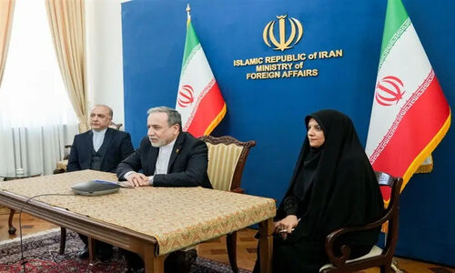 گفتگوی وبیناری عراقچی با کارکنان سفارت ایران در ونزوئلا