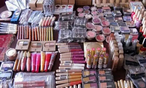 افزایش عرضه غیرقانونی محصولات آرایشی و بهداشتی در بازار زاهدان
