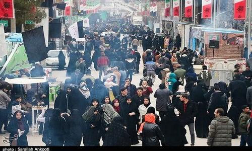 اطعام مردمی زائران حاج قاسم؛پذیرایی روزانه تا 20 هزار پرس غذا در کرمان