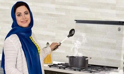 فیلم/ نگاهی به چیدمان خانه کمند امیرسلیمانی/ از لوستر، پرده و دیوارکوب های آینه تا مبلمان خوشرنگ به سلیقه خودش…!