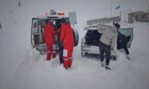 محبوبی: ۵۵۹ نفر گرفتار برف و کولاک در آذربایجان غربی امدادرسانی شدند