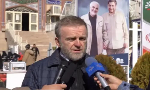 حضور زائران روسی بر مزار شهید سلیمانی در ششمین سالگرد شهادت