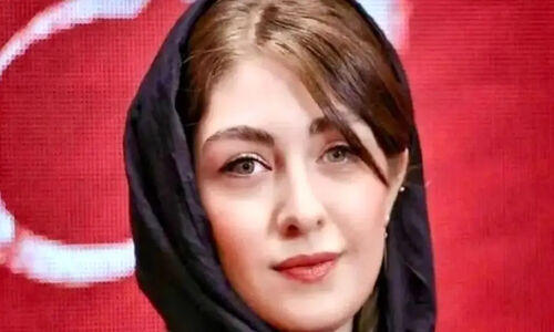 (عکس) استایل خاص و شیک الیکا ناصری بازیگر چشم رنگی سریال مو به مو/ چه لبخند ملیحی داره