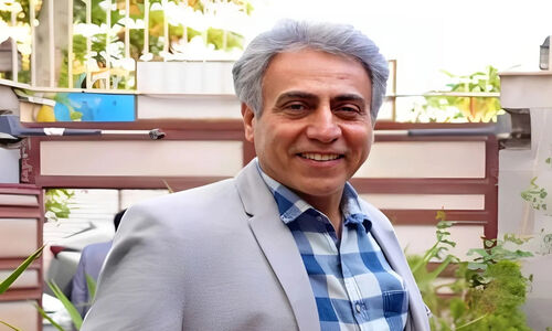 همسر واقعی بیژن امکانیان چه کسی است؟ رازهای زندگی خصوصی و فرزندان این بازیگر محبوب سینما