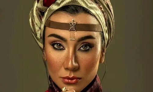 نگاهی به استایل «دهه شصتی» خاطره حاتمی در کنسرت محسن ابراهیم‌زاده / بازیگر معروف سریال «فقط به خاطر تو» با تیپی نوستالژیک غافلگیر کرد