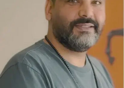 تغییر چهره عجیب احسان علیخانی با تغییر در مدل موهایش؛ تحول در قیافه مجری سابق صدا و سیما با مدل مویی که اصلا بهش نمیاد! +ویدیو