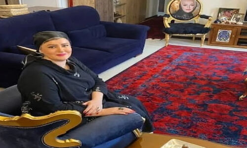شیطنت های نعیمه نظام دوست با خواهر کوچکترش در آشپزخانه / توی خونه هم مثل بیرون شوخ و شنگه