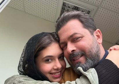 نگاهی به چیدمان منزل شاهانه و مجلل «پژمان بازغی»، بازیگر سریال «یزدان»/ از مبلمان مدرن و فرش اصیل ایرانی تا صندلی کلاسیک و پرده‌های اعیانی