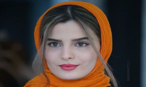 نگاهی به چیدمان خونه مجردی شاهانه و مجلل « غزاله اکرمی» بازیگر سریال سوجان/ از مبلمان مدرن و پرده های اعیانی تا کتابخونه و دکوری‌های شیک+عکس