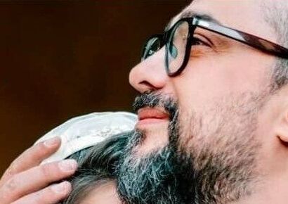 (ویدئو) یادی کنیم از ماه‌ عسل عاشقانه و تاب‌بازی 2 نفره سپند امیرسلیمانی و همسرش در مشهد/ مونا کرمی: همیشه دوست داشتم تو حرم امام رضا عقد کنم
