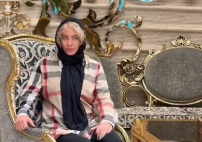 نگاهی به چیدمان منزل شراره رخام به سبک لوکس و اشرافی/ مبلمان مخملی، نقاشی دیواری گرافیکی، آباژور پایه بلند، آویز های سقفی مجلل و…