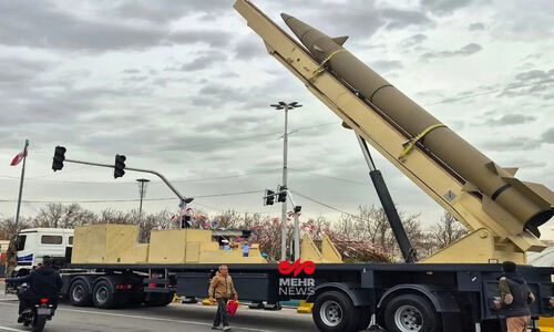 نمایش موشک‌های دوربُرد ایران در میدان آزادی