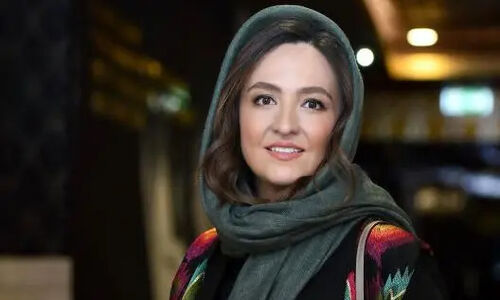 گلاره عباسی با استایل زرشکی و مخملی؛ تجسم وقار زن ایرانی در پشت صحنه تئاتر بتهوون