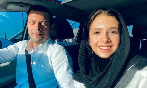 نگاهی به عمه چشم رنگی نفس بازغی / نفس خانم چه عمه‌ خوش‌تیپی داره