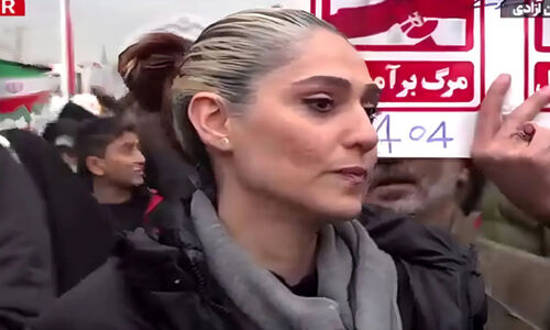 زینب آذرکشب چهره یک راهپیمایی ۲۲ بهمن امسال بود