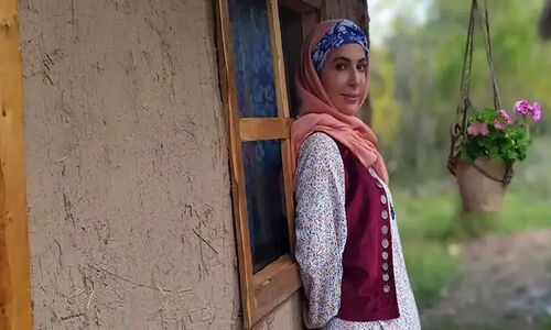 سفر در زمان| نجمه زن غلام در پشت صحنه سریال سوجان