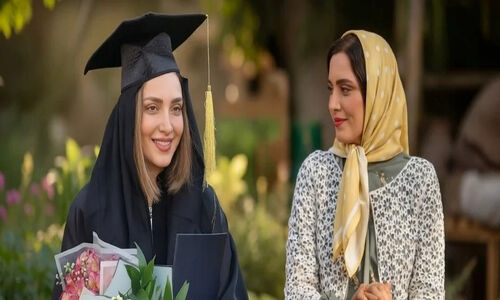 چهره استرسی بهنوش طباطبایی در اولین روز استاد دانشگاه؛ خانم دکتر-بازیگر چقدر زیبا شده