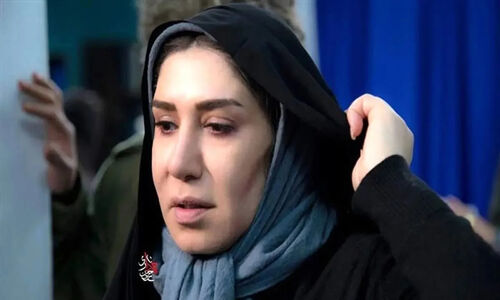چیدمان خانه مجردی نسیم ادبی با فرش‌های اصیل و تابلوهای هنری جذاب