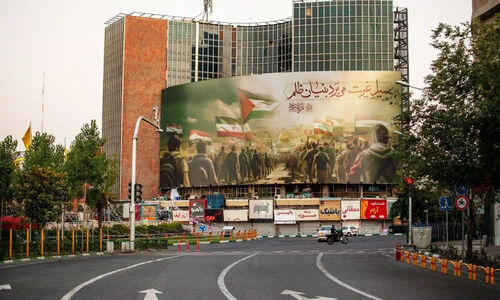 بنرهای نظامی در سطح شهر تهران نصب شد