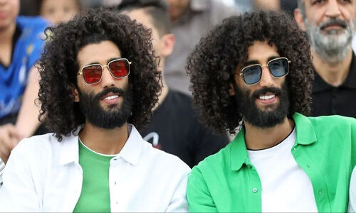 نگاهی به چیدمان شلوغ خانه رحمان و رحیم سریال پایتخت/ از مبلمان سلطنتی، ساعت پاندولی، تابلو وان یکاد تا تردمیل  فقط توی یه اتاق