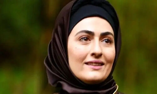 عکس| سفر زمان؛ «انیس، پرویز و جاوید» در اتاق گریم سریال «سوجان»