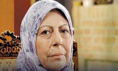 قاب تاریخ| تیپ رنگارنگِ ثریا قاسمی در ۸۲ سالگی در کنار پسرش
