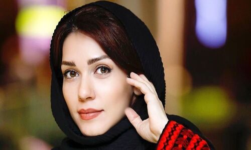 سبک متفاوت شهرزاد کمالزاده برای خوردن صبحانه/ تاحالا لیوان لامپی شکل دیده بودین؟+عکس