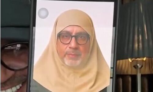 آموزش‌های رضا رشیدپور درباره هوش مصنوعی به جاهای باریک کشیده شد؛ تبدیل عکس معمولی به عکس پرسنلی 4*3 که به خاطر نبود عکس خانم روی خودش امتحان کرد