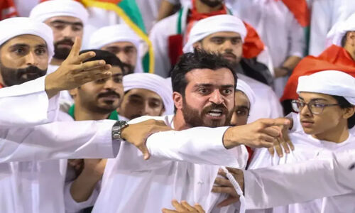 پرتاب آیفون 17 بر سر بازیکنان قطر! (عکس)